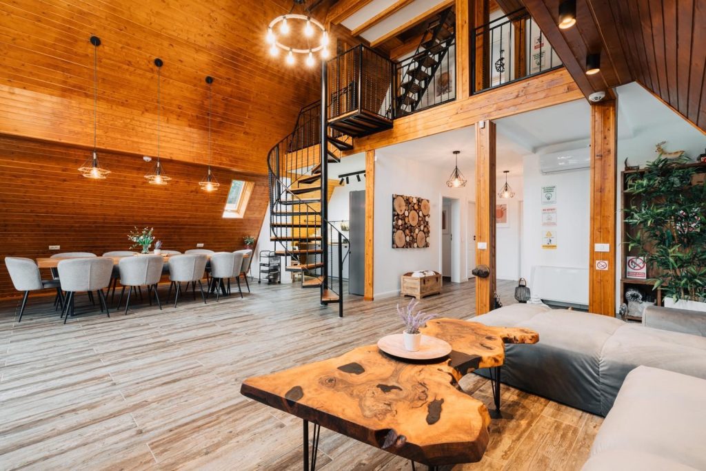 De ce companiile aleg corporate retreats by EkoGroup la Câmpulung Chalet