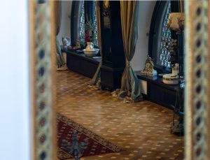 Art. History. Experience. – Camera de Black Jack: rafinament și joc în Bucureștiul interbelic