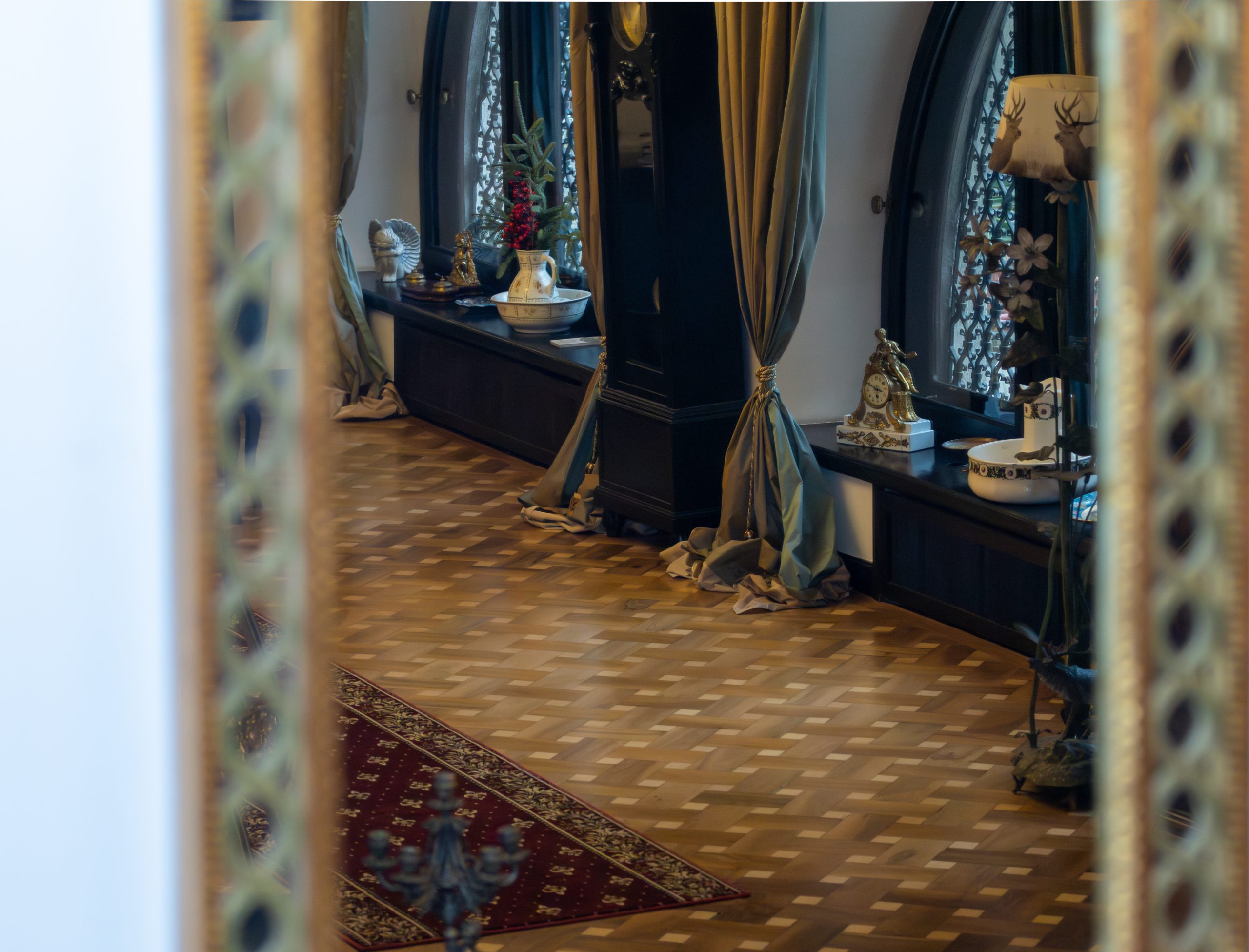 Art. History. Experience. – Camera de Black Jack: rafinament și joc în Bucureștiul interbelic